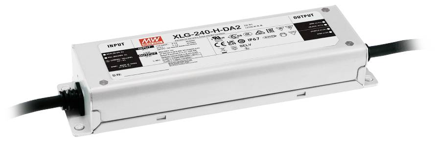 Un appareil électronique rectangulaire portant l'inscription 'XLG-240-H-DA2', doté de plusieurs spécifications techniques et de connexions de câbles.
