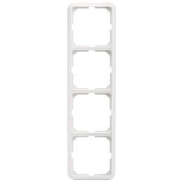'Cadre quadruple en plastique blanc pour l'installation de quatre interrupteurs ou prises de courant, disposés verticalement.'