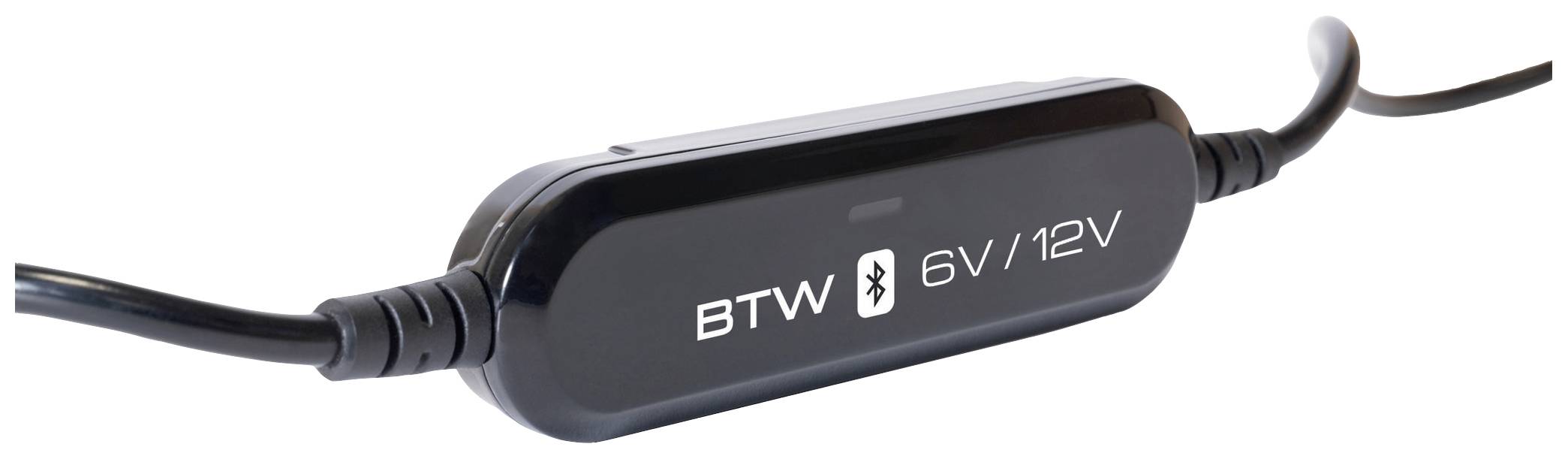 Un adaptateur Bluetooth noir portant l'inscription 'BTW 6V/12V', relié par deux câbles à chacune de ses extrémités.