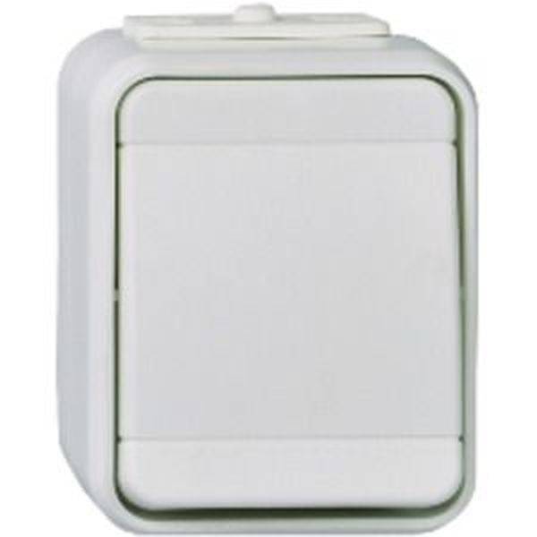Prise carrée blanche avec couvercle, adaptée pour une utilisation en extérieur.