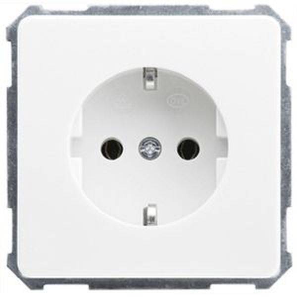 Prise électrique blanche européenne avec deux trous de fiche ouverts et un trou de mise à la terre au centre.