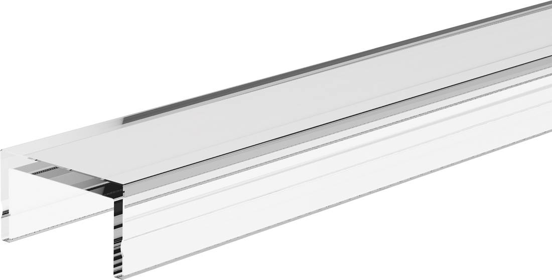 Étagère en verre clair et long avec un support en chrome poli, présentée en perspective sur un fond blanc.