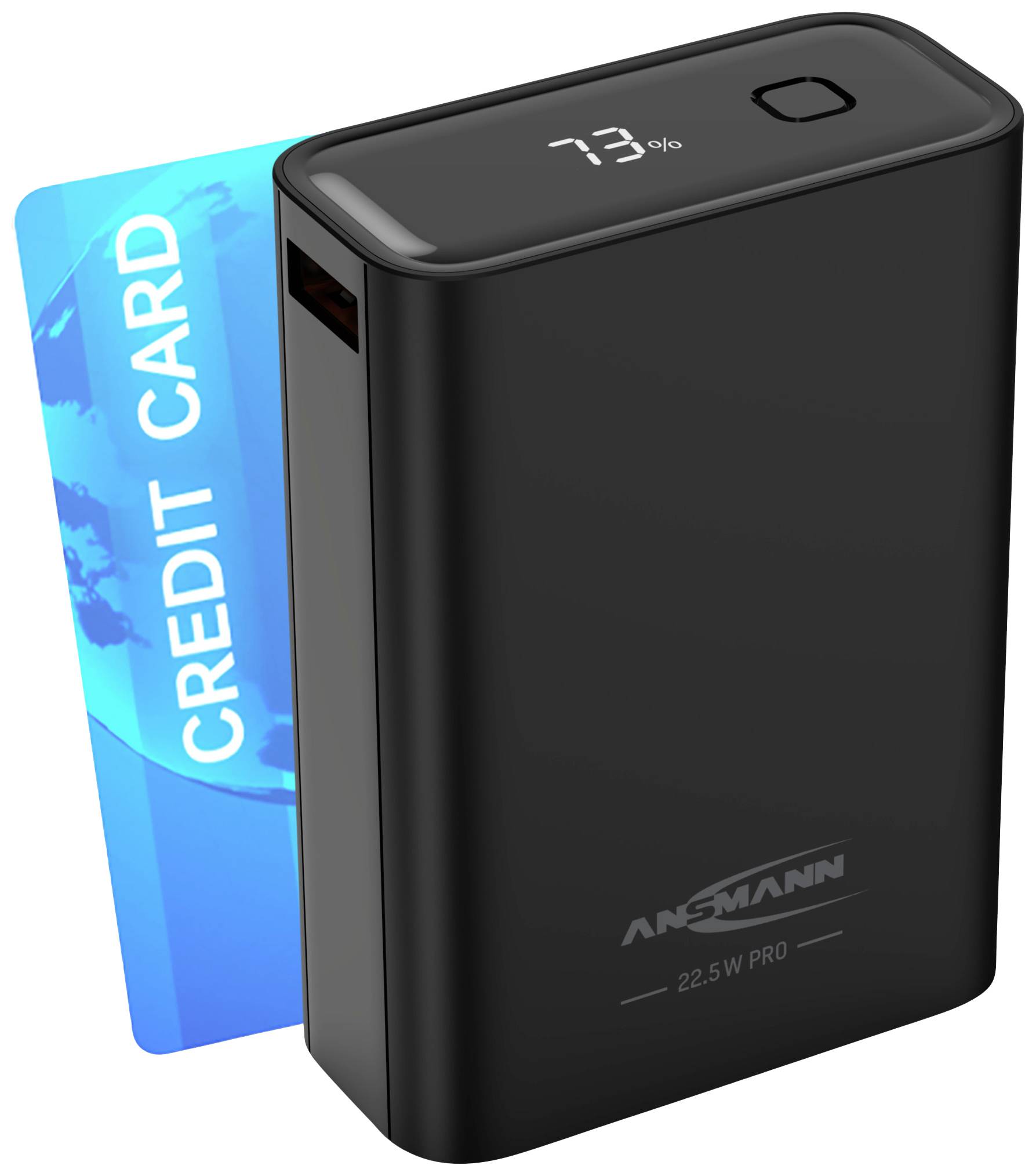 Une batterie externe noire avec "22,5 W" imprimé dessus affiche un état de charge de 73 %. À côté se trouve une carte de crédit bleue.