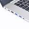 Un ordinateur portable avec le clavier ouvert, vue sur les ports USB et HDMI sur le côté gauche.
