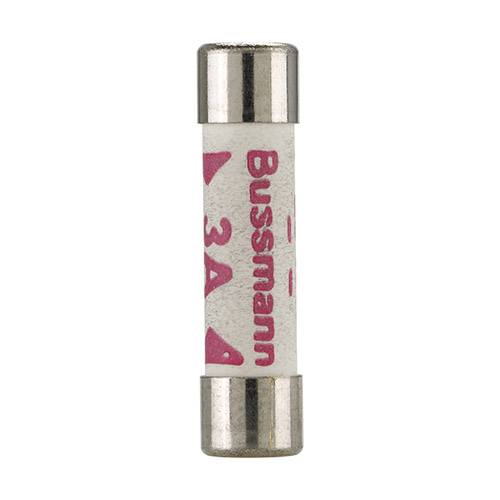 Un petit fusible cylindrique portant l'inscription « Bussmann 3A » en lettres rouges sur un fond blanc.