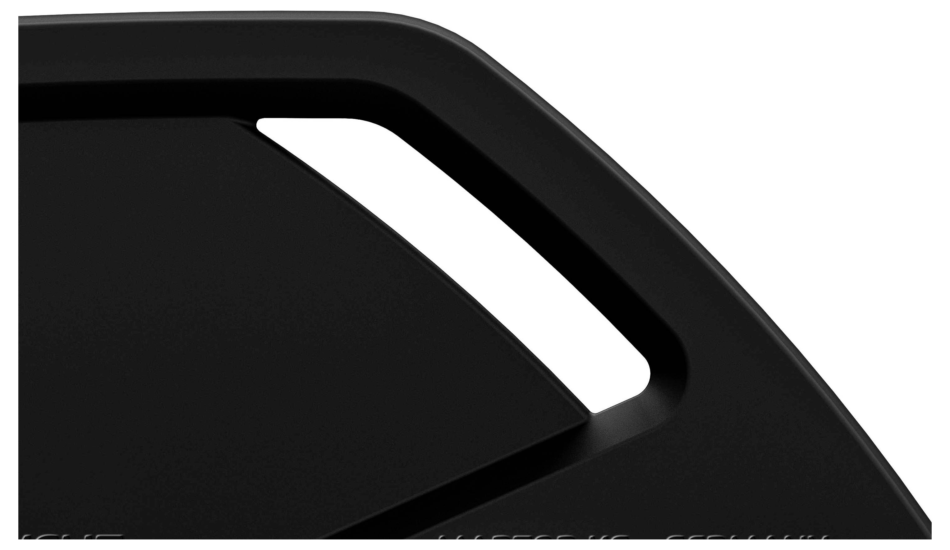 Gros plan d'un objet noir avec une découpe rectangulaire arrondie. L'arrière-plan est blanc.