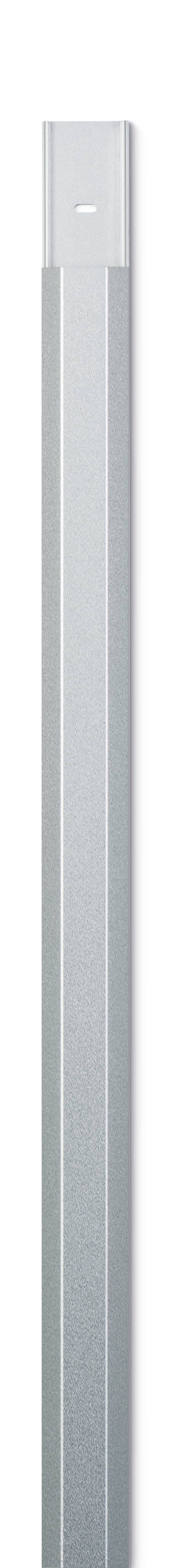 Une fine pièce de métal allongée, représentée verticalement. Elle présente une surface lisse de couleur argentée avec des bords biseautés.