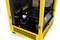 Boîtier de PC gaming avec cadre jaune et intérieur noir, structure ouverte avec grille de ventilation pour un refroidissement amélioré.