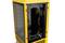 Un boîtier PC jaune avec un intérieur noir et des parois latérales transparentes. Il met en valeur l'intérieur pour l'installation de matériel.