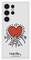 Coque de smartphone au design de Keith Haring : cœur rouge entouré de figures stylisées. Nom de l'artiste en bas.