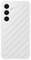 Un smartphone blanc avec des rainures diagonales à l'arrière et trois caméras alignées verticalement.