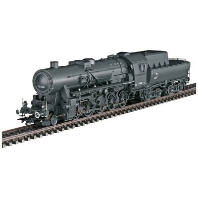 Une locomotive à vapeur noire au format de train miniature est posée sur une voie. Elle présente de nombreux détails, tels que des roues et des tampons.