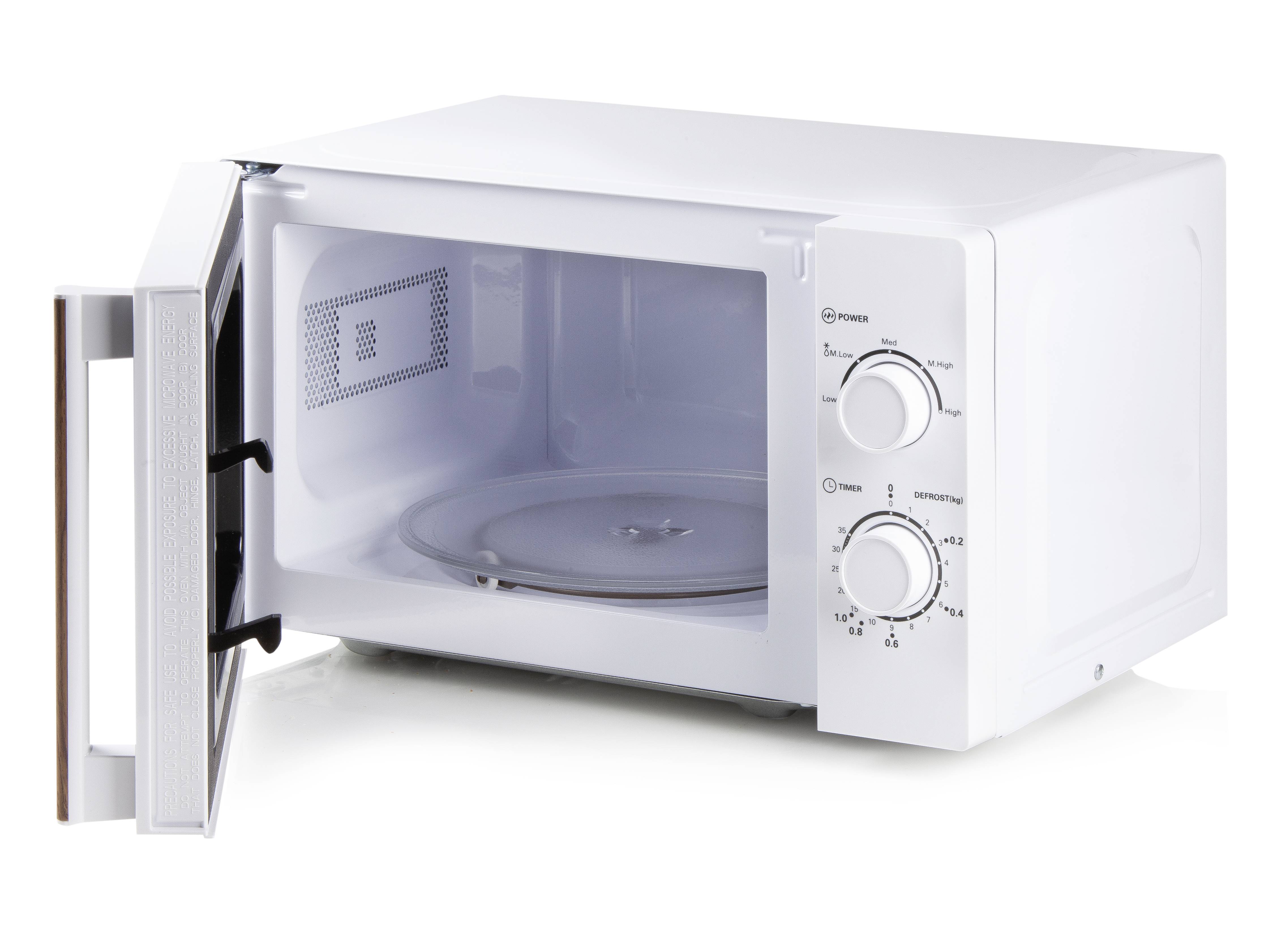 Un four à micro-ondes blanc avec la porte ouverte, montrant deux boutons de réglage pour la puissance et le temps. L'intérieur avec la plateau tournant est visible.