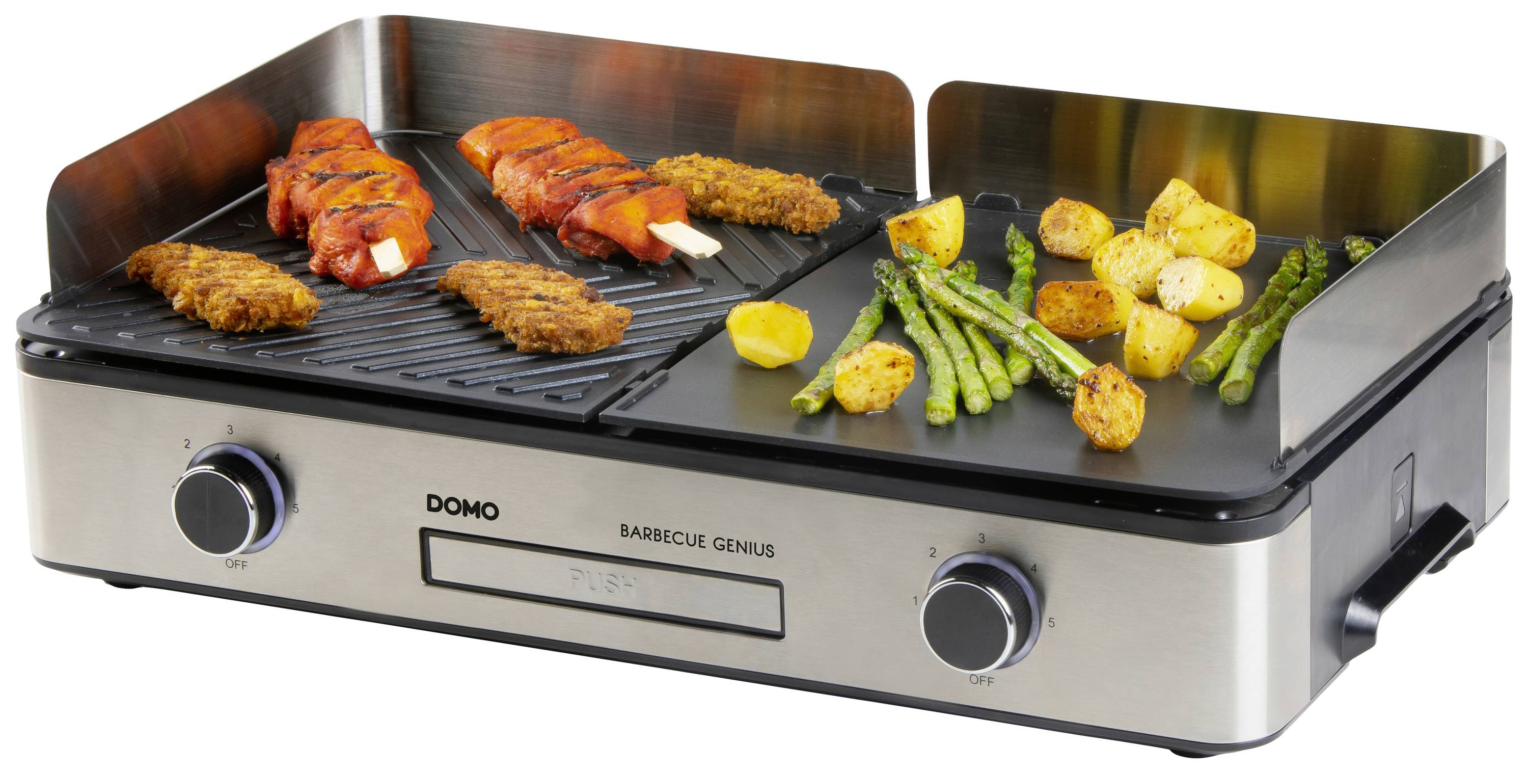 Un grill électrique avec deux surfaces de cuisson montre des brochettes, des pommes de terre, des asperges et de la viande. Les boutons rotatifs de réglage de la température sont visibles.