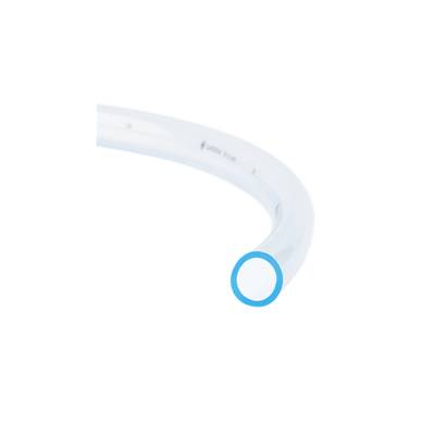 Un tube transparent, courbé, marqué d'un anneau bleu. Le tube est vide et ne montre aucun contenu ni fonction particulière.