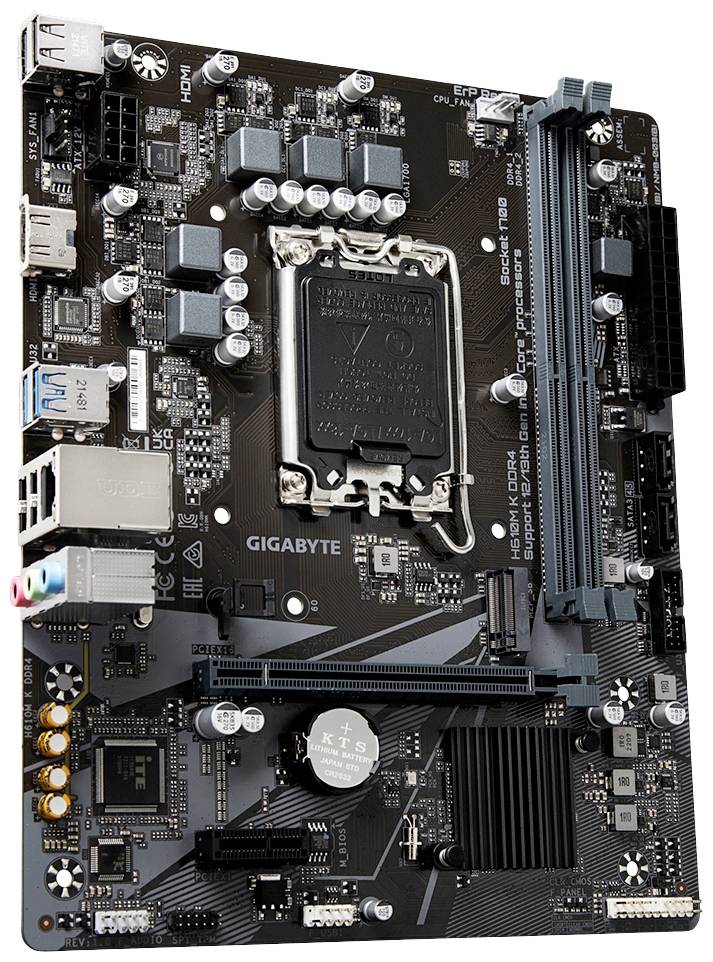Une carte mère Gigabyte noire avec différents composants électroniques et des emplacements pour la RAM, le processeur et les connecteurs.