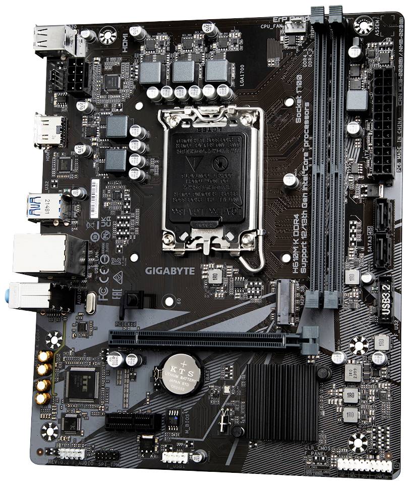 Carte mère GIGABYTE avec socket CPU, deux emplacements RAM et différentes connexions et composants, noir avec des détails argentés.
