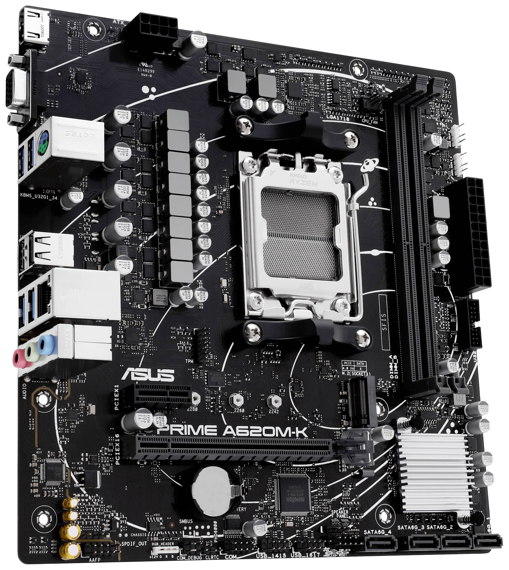 Photo de carte mère, modèle 'ASUS PRIME A620M-K' avec plusieurs ports et emplacements. Comprend un socket CPU, des banques de RAM et des dissipateurs thermiques.