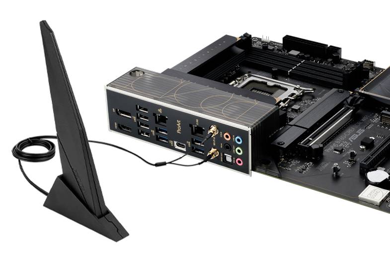 Une carte mère avec plusieurs ports montre sa face arrière avec des entrées USB, HDMI, des connecteurs audio et un câble d'antenne connecté.
