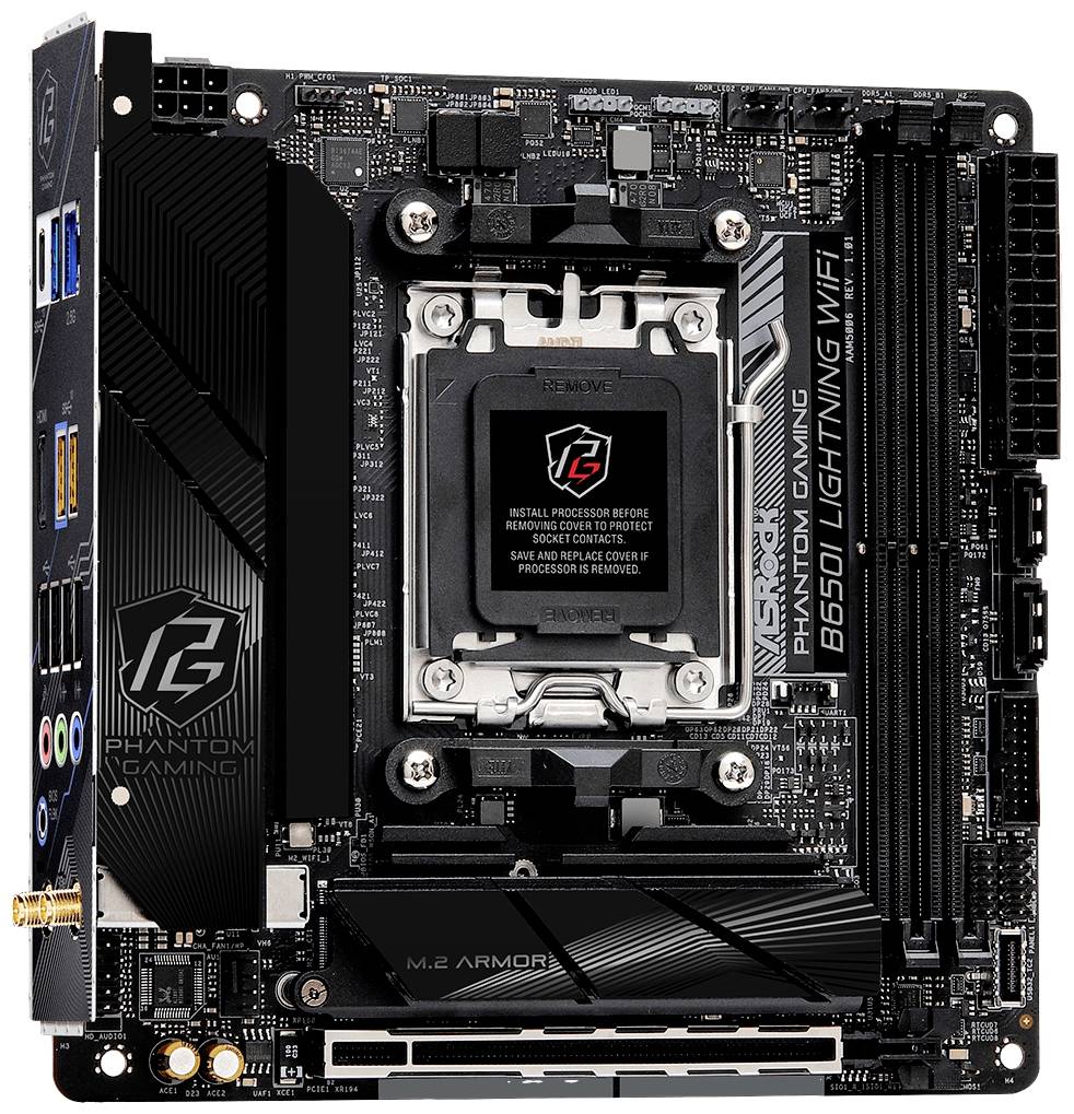 Carte mère portant les inscriptions 'Phantom Gaming' et 'B650I Lightning WiFi'. Comprend le socket CPU, les emplacements RAM et divers connecteurs.