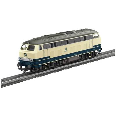 Une locomotive beige et bleue de la Deutsche Bahn circule sur une section de voie ferrée. Elle présente des ouïes de ventilation caractéristiques et des éléments mécaniques détaillés.
