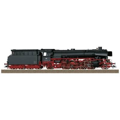Vue latérale d'une locomotive à vapeur noire et rouge sur une voie ferrée. La locomotive présente des roues détaillées et une chaudière bien visible.