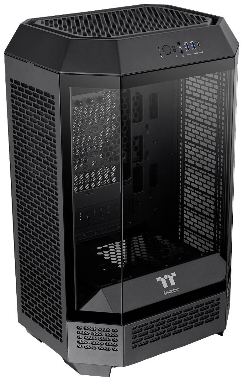 Boîtier PC noir hexagonal avec parois latérales transparentes. Logo de marque en bas, grilles de ventilation et ports en haut.