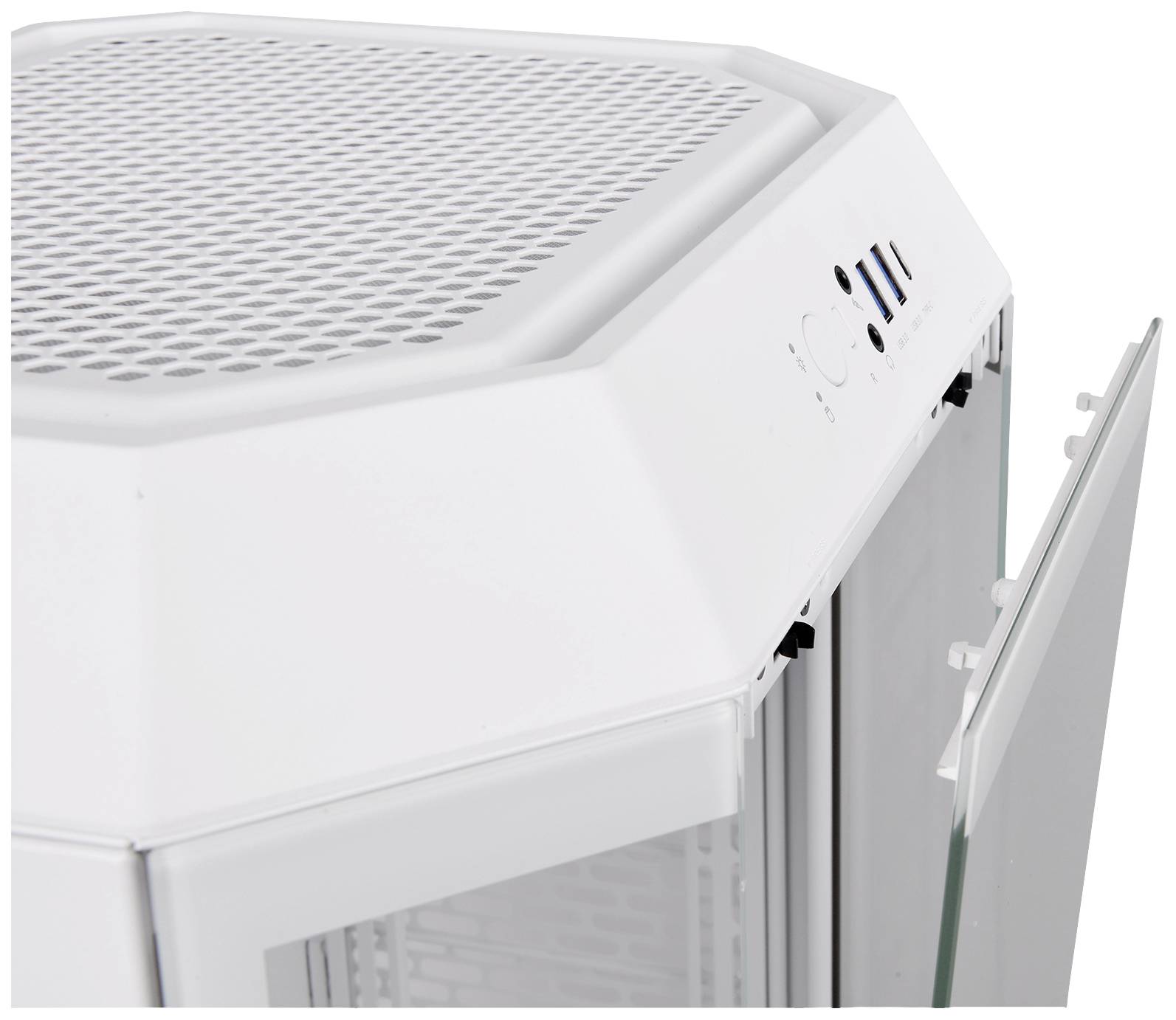 Un réfrigérateur blanc hexagonal avec un couvercle de porte en verre ouvert, posé sur une surface blanche ; le trajet de la circulation d'air est visible.