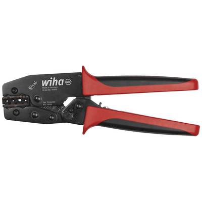 Une pince à sertir noire et rouge de Wiha, fabriquée en Allemagne, reconnaissable à l'inscription sur l'outil.
