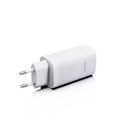 Un chargeur blanc avec une prise européenne.