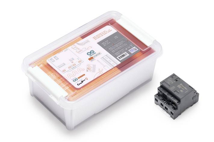 Kit éducatif Arduino et module électronique. Le kit contient des cartes électroniques et des accessoires pour des projets technologiques pédagogiques.