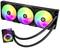 Un système de refroidissement à eau pour ordinateur avec trois ventilateurs rétroéclairés RGB et un bloc de refroidissement avec des tubes pour l'évacuation de la chaleur.