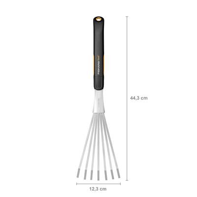 Râteau à main avec manche noir, longueur 44,3 cm, largeur 12,3 cm, adapté aux travaux de jardinage.