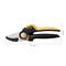 Sécateur Fiskars, modèle PX94, avec poignée orange. Dimensions du produit : 22,2 cm de longueur, 6,6 cm de hauteur. Adapté aux travaux de jardinage.