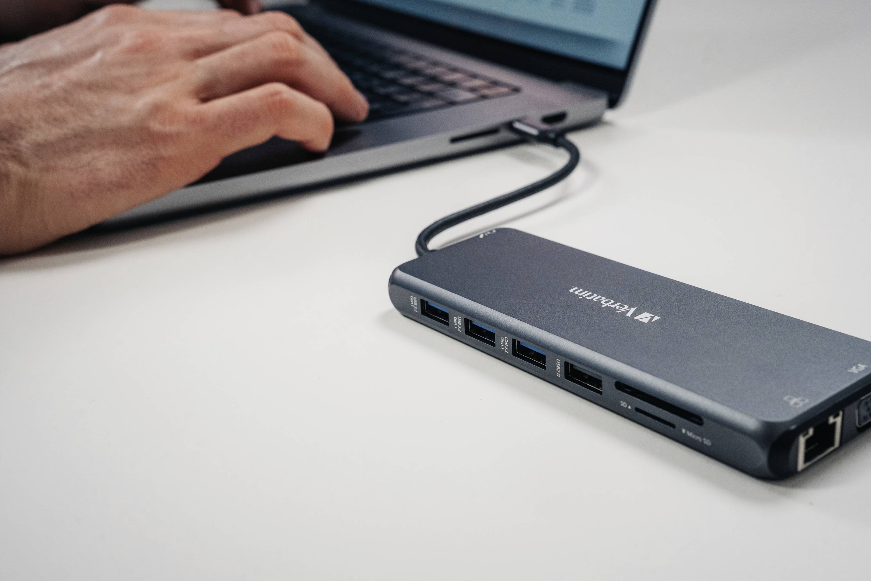 Hub Verbatim, multiport, CMH-14, 2 ports USB 2.0-A, 4 ports USB 3.2-A, 2 ports USB 3.2-C VGA, 2 ports HDMI 4K, RJ45,...-12