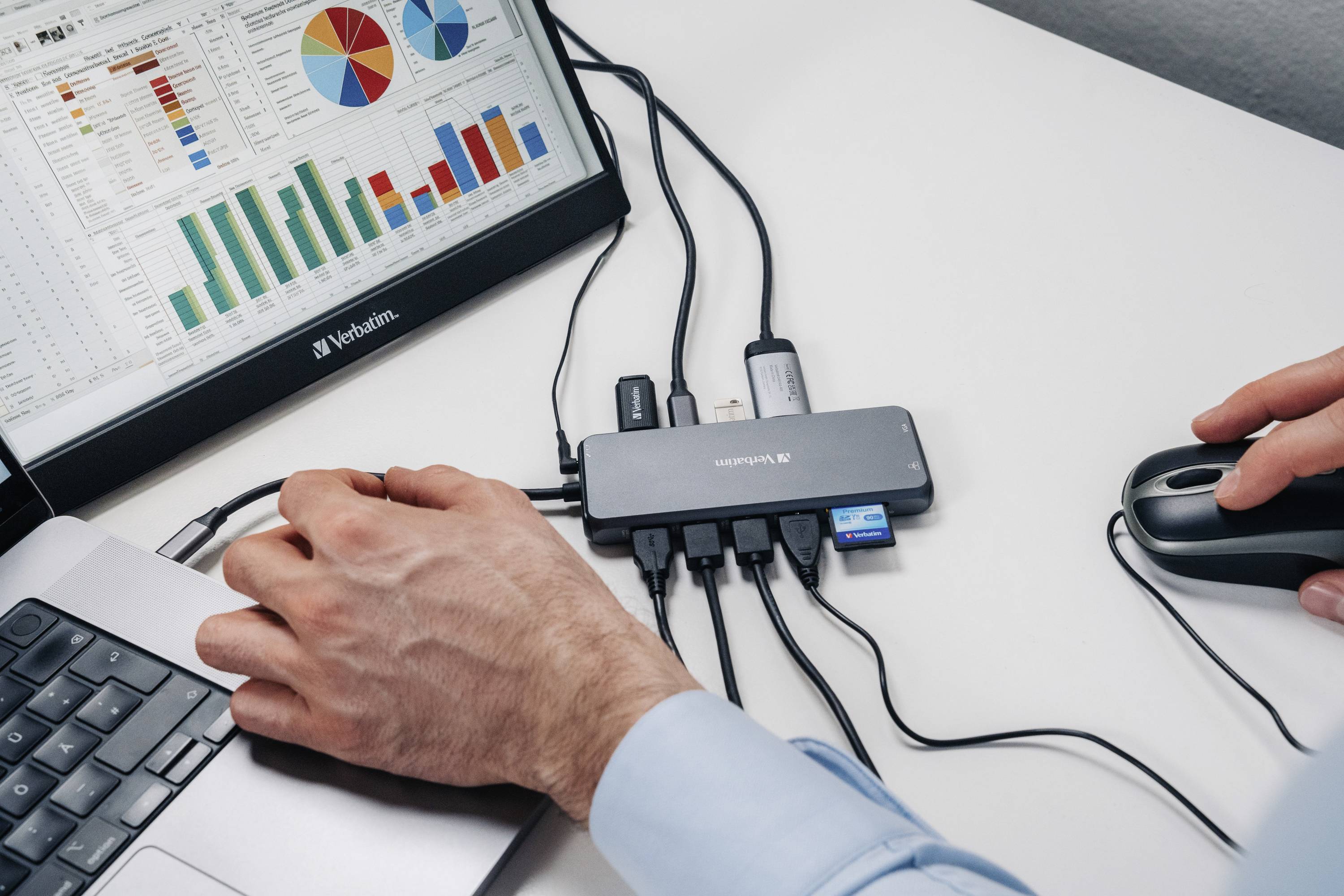 Hub Verbatim, multiport, CMH-14, 2 ports USB 2.0-A, 4 ports USB 3.2-A, 2 ports USB 3.2-C VGA, 2 ports HDMI 4K, RJ45,...-14