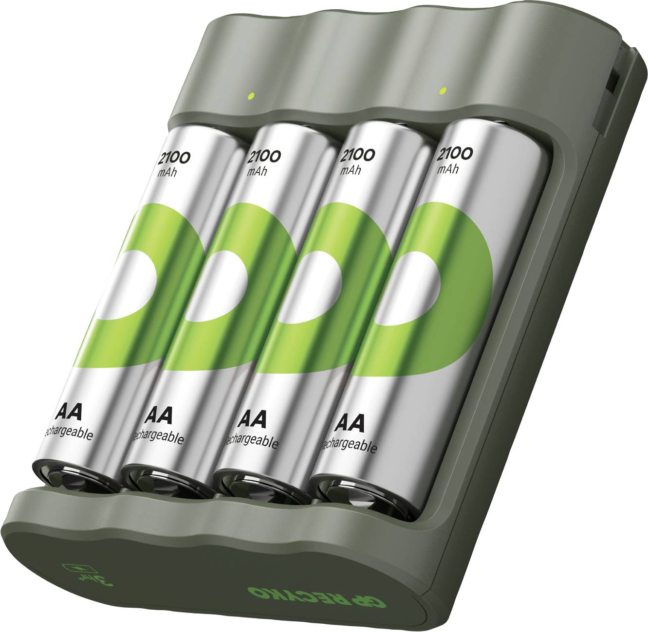 Quatre piles AA rechargeables dans le chargeur. Les batteries portent des marquages verts et indiquent '2100 mAh'.