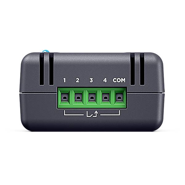 Un appareil électronique noir avec cinq connecteurs verts, numérotés de 1 à 4 et portant l'inscription 'COM' sur la face avant.