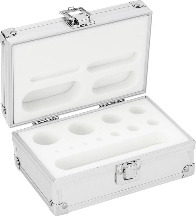 Une valise en aluminium argenté ouverte, dotée d'un intérieur en mousse blanche avec des découpes rondes et ovales, probablement destinées à ranger des outils.