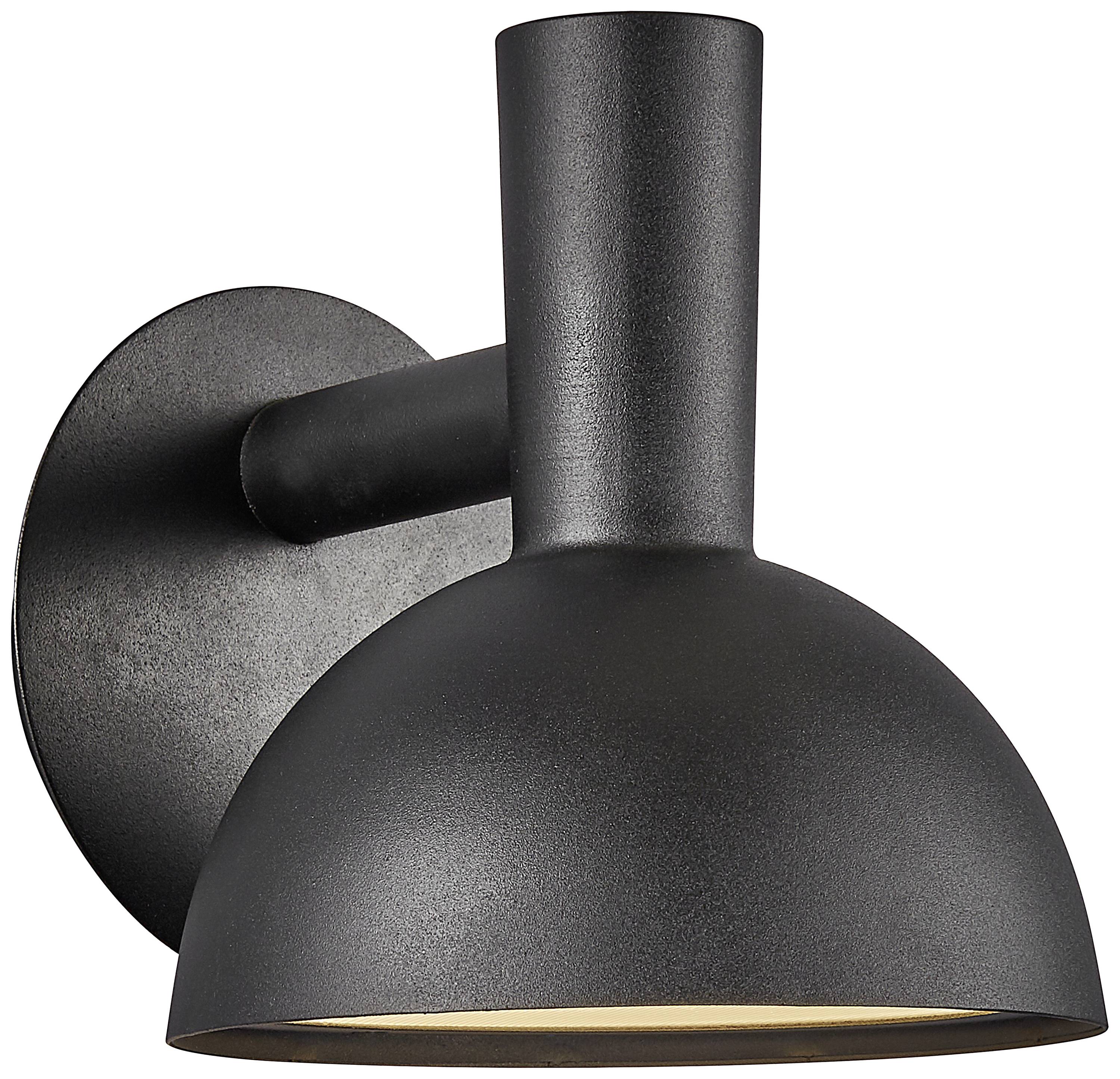 Applique murale noire avec un abat-jour rond orienté vers le bas et un tube de raccordement cylindrique. Design élégant et moderne.