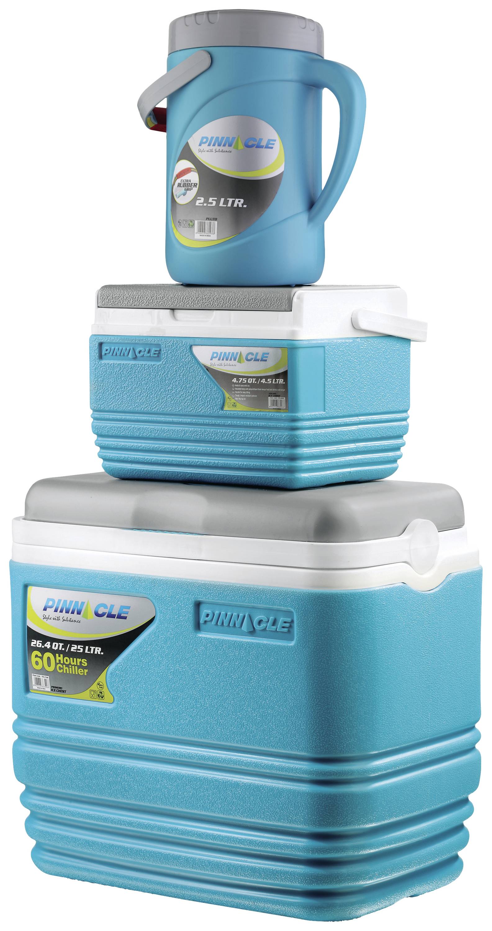 Trois glacières empilables Pinnacle de couleur turquoise : au sommet un pichet (2,5 L), au milieu une petite boîte (8 L), et en bas une grande boîte (25 L). Idéales pour les sorties.