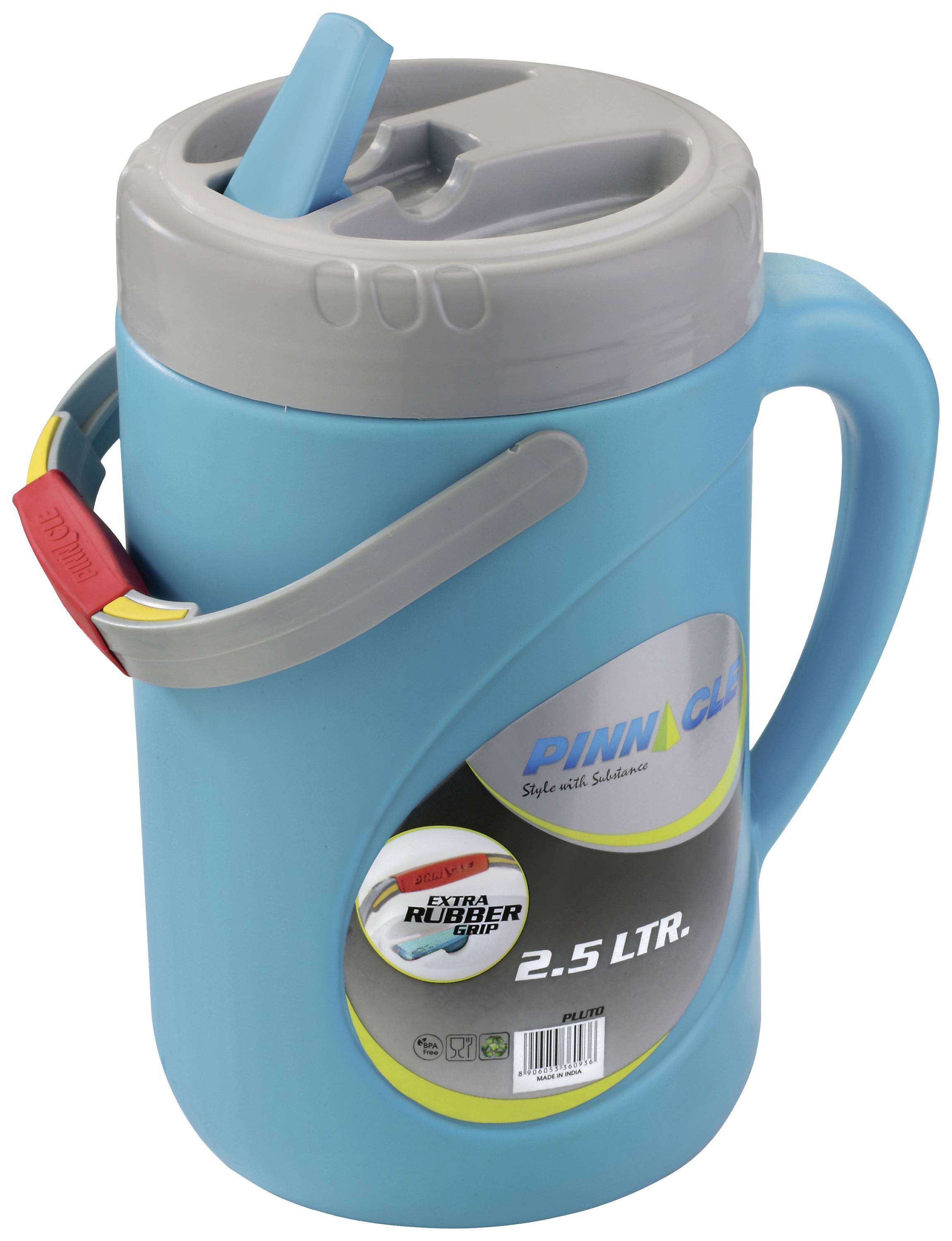 Cruche bleue avec couvercle gris et paille, capacité de 2,5 litres. Poignée en plastique et étiquette portant l'inscription 'Pinnacle'.