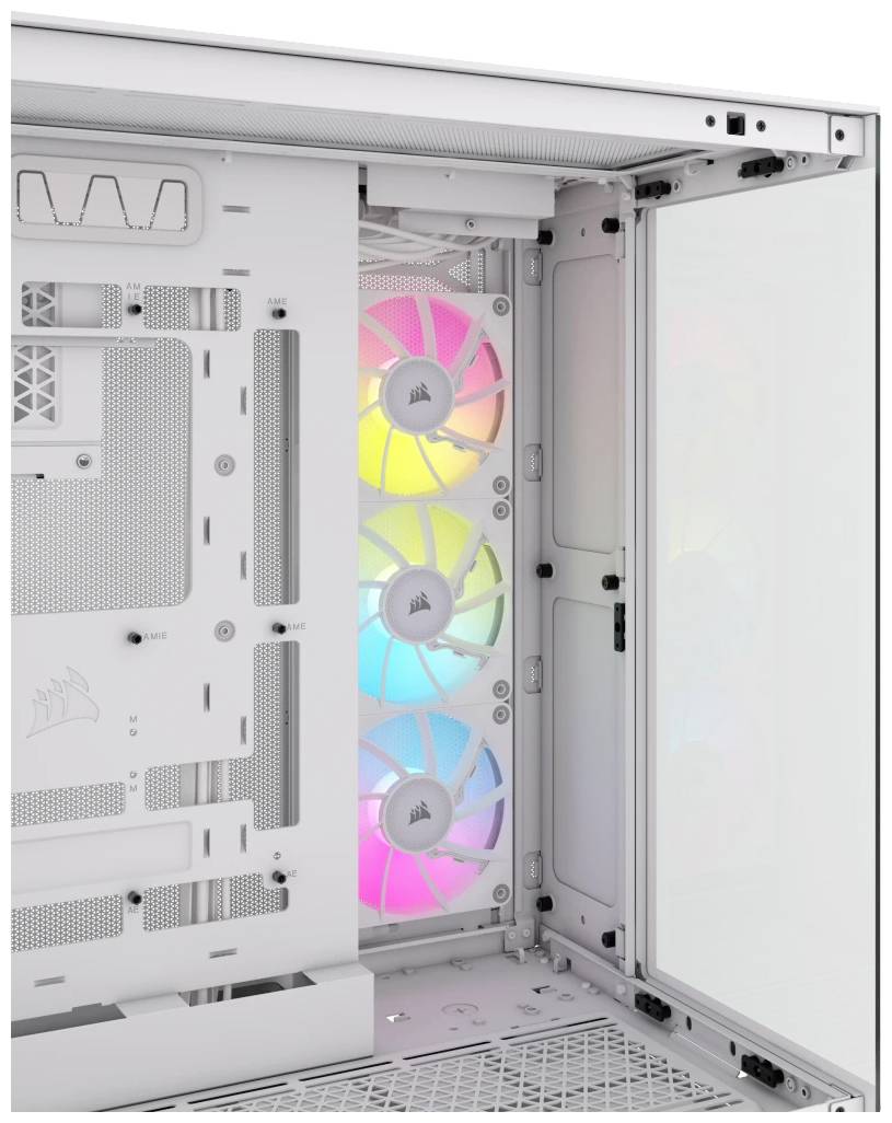 Vue intérieure d'un boîtier d'ordinateur blanc avec plusieurs ventilateurs RGB lumineux brillant dans différentes couleurs.