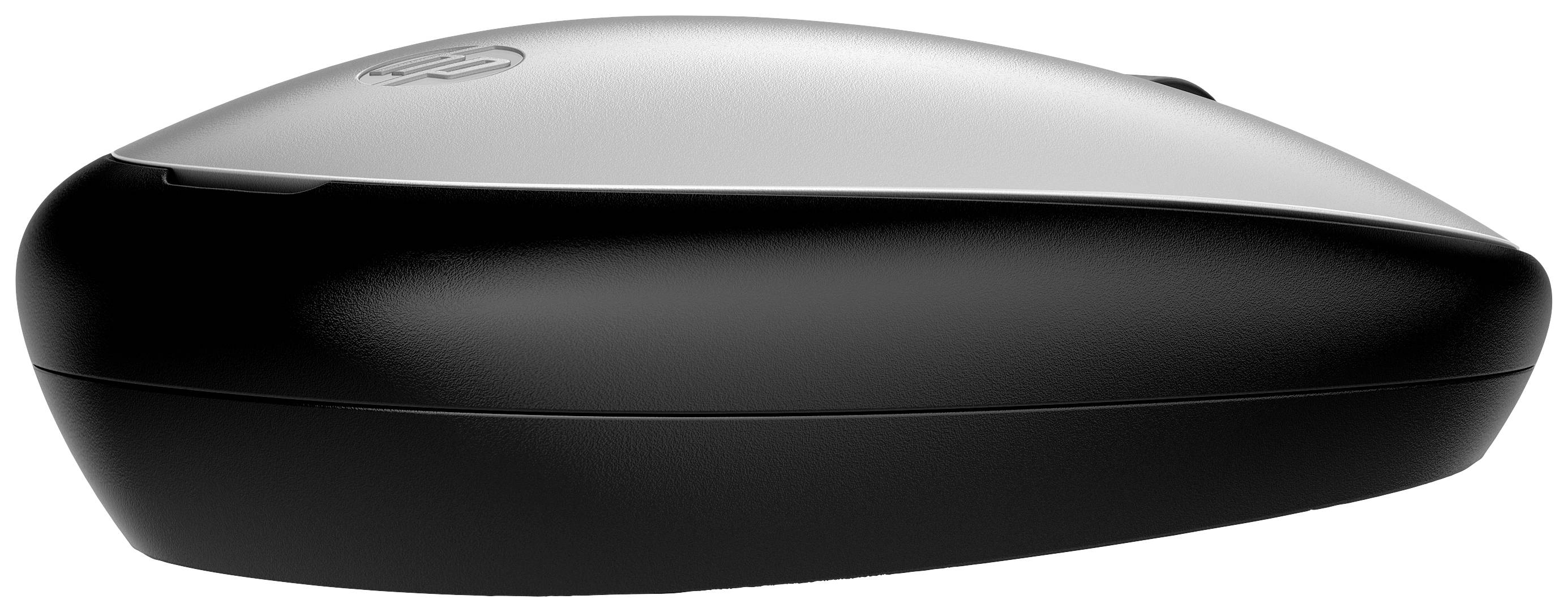 Souris d'ordinateur sans fil noir et argent, vue de côté, au design élégant et ergonomique, avec un logo sur le dessus.