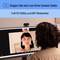 Un écran d'ordinateur affiche une personne pendant un appel vidéo. En haut, il est écrit : 'Montrez votre meilleur profil'.