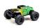 Une voiture télécommandée au design rayé vert et jaune, avec de grandes roues et un châssis noir, est posée sur une surface lisse.