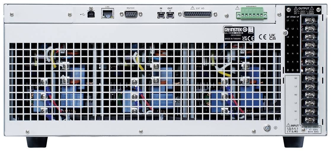 Dos d'un appareil électronique avec une grille de ventilation et plusieurs ports, notamment USB, réseau et alimentations électriques en haut à droite.