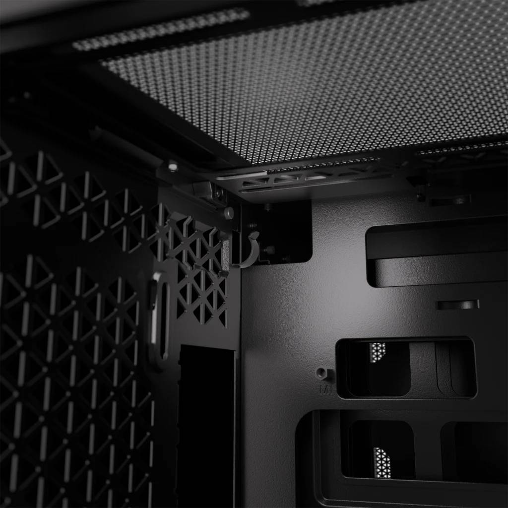 Vue intérieure d'un boîtier d'ordinateur au design structuré noir, doté de grilles de ventilation pour une meilleure dissipation thermique.