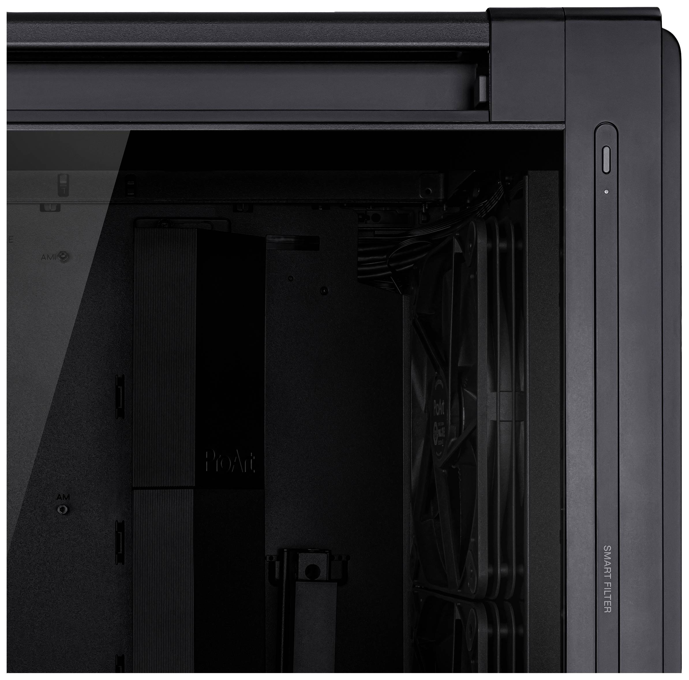 Boîtier d'ordinateur noir vu de côté, avec des ventilateurs et des composants internes visibles.