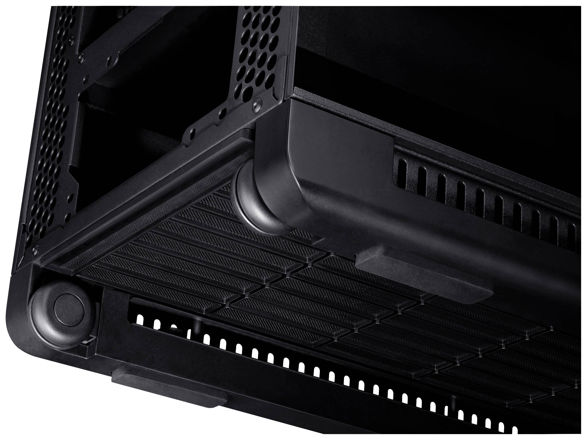 Le fond noir du boîtier d'ordinateur présente des fentes de ventilation et des roulettes pour une mobilité facile. Adapté à la dissipation thermique des PC.